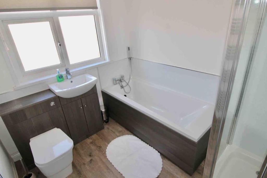 Tidesreach Filey, Sleeps 13, Close To Beach Exterior foto